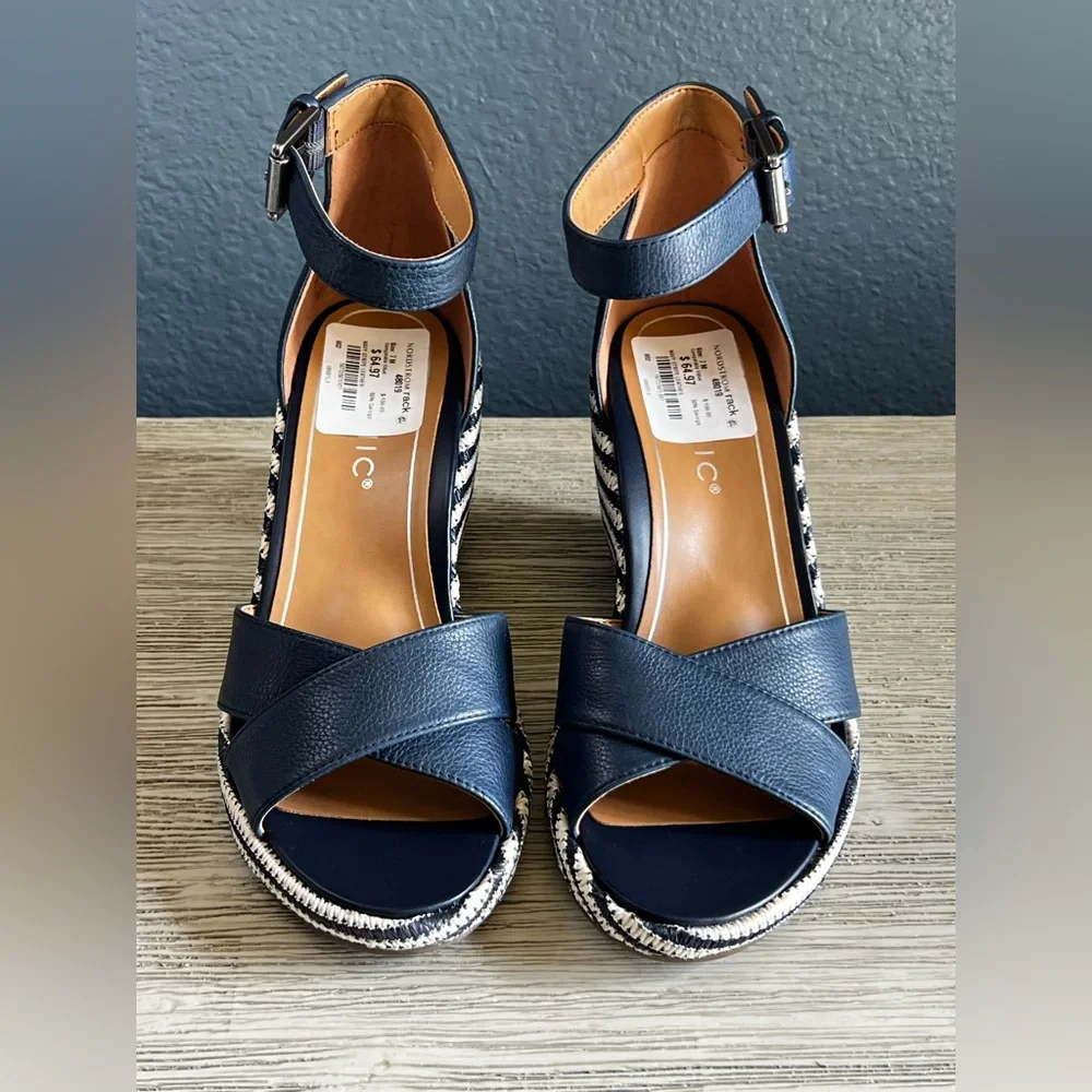 🆕 Vionic Navy and Tan Wedge Sandals